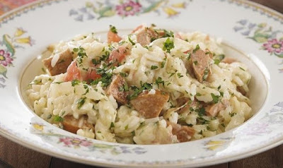 Arroz cremoso com maionese e linguiça calabresa e mussarela