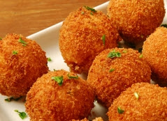 Receita de Bolinho de Arroz com queijo e presunto