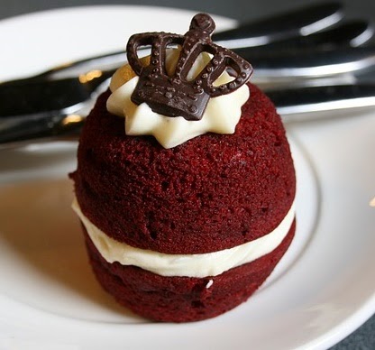 Red Velvet Cupcakes (mini-bolo vermelho escuro) COM CACAU