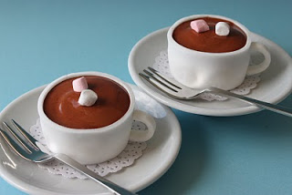 Chocolate quente cremoso com creme de leite