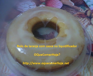 Bolo de laranja com casca no liquidificador