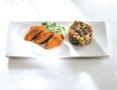 Bolinho de bacalhau com salada de feijão fradinho